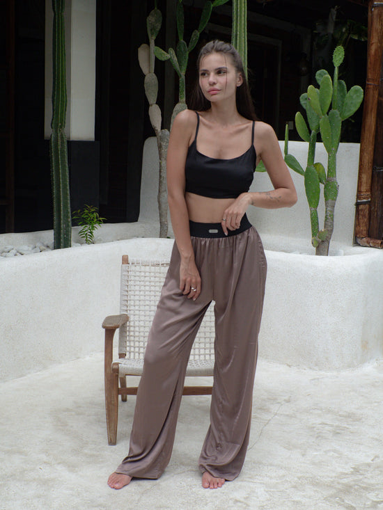 Silk trousers in a refined shade of deep taupe