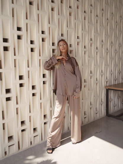 Silk suit in a deep taupe color